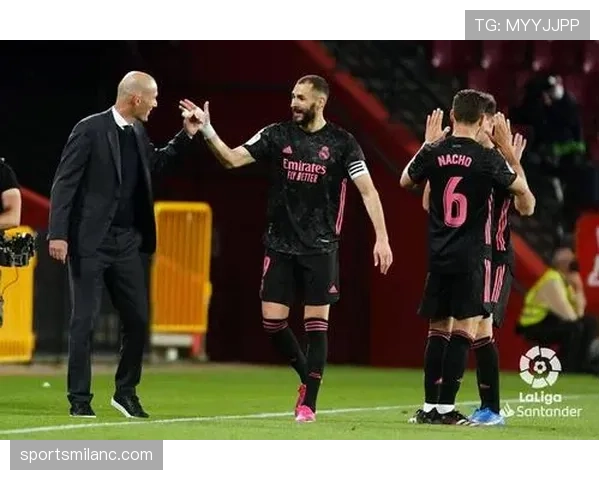 本泽马与齐达内：进攻核心和中场大师的战术角色对比分析